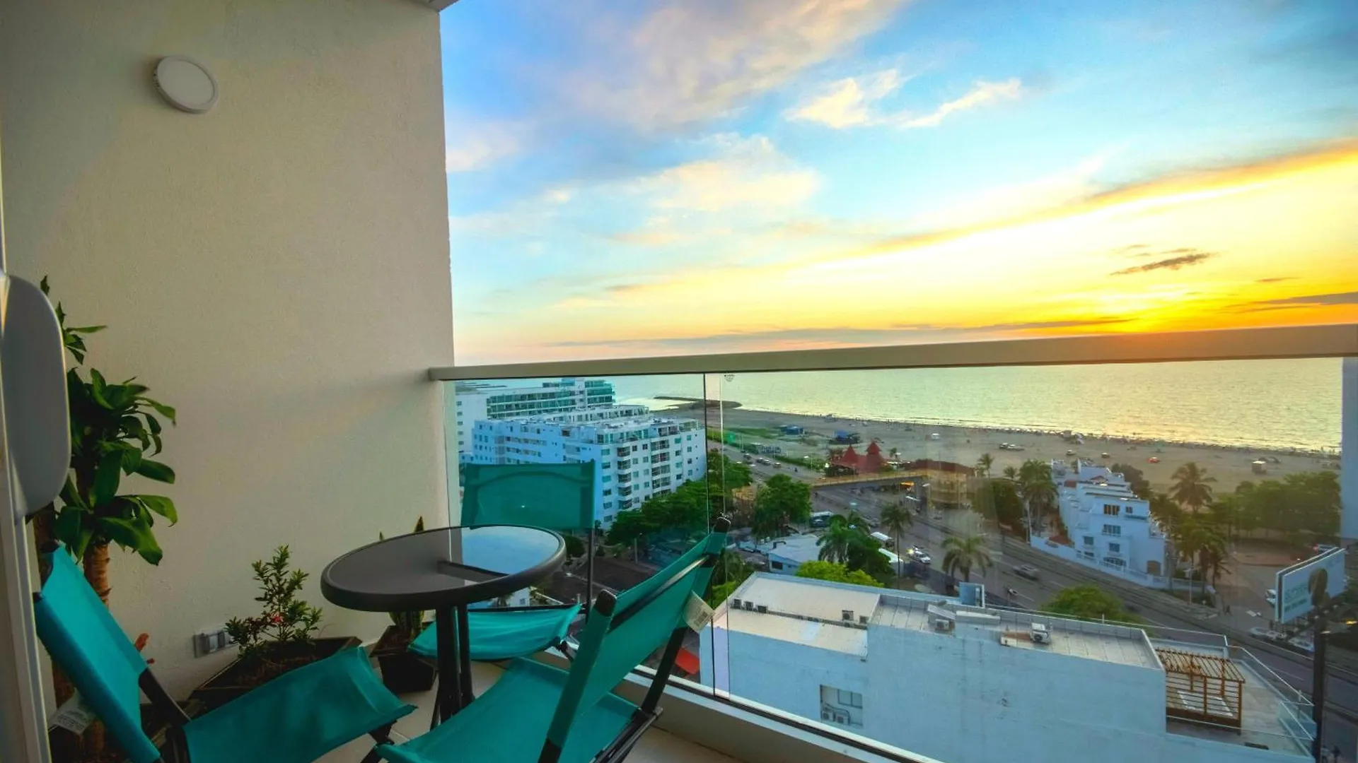 Exclusivo Apartamento En Cielo Mar-Playa Las Americas, Con Maravillosas Vistas Del Atardecer De Cartagena